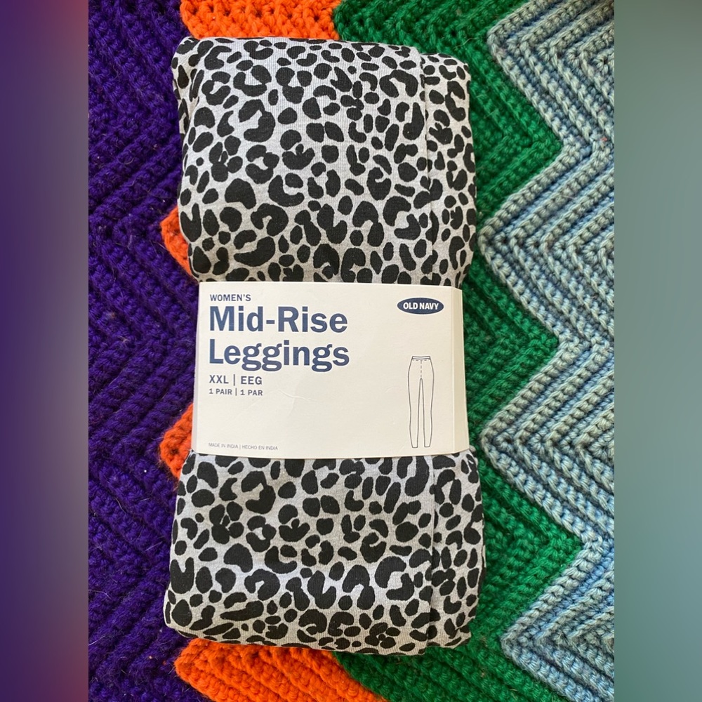 Old Navy. Mid rise legging. XXL W20. Leopard print. Brand new. In packaging.